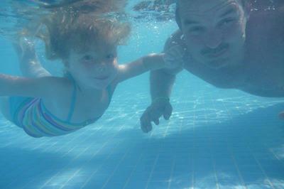 even onder water zwemmen