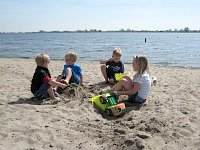 spelen op een strandje strandje