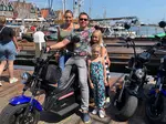 Natuurlijk ken je Volendam van de muziek en de boulevard. Bianca ondervond bij een familie uitje in en om Volendam dat het ook heel kindvriendelijk is, lees maar