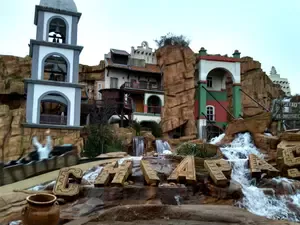 Op een paar uurtjes van Nederland ligt één van de leukste pretparken van Duitsland. Boek een dagje tijdens de vakantie, of een weekend Phantasialand