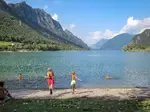 Het Idromeer is een nog relatief onontdekte parel in Noord-Italië. Het ligt ten zuiden van de Dolomieten en is een superplek voor actieve en sportieve gezinnen!