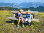 Een kindervakantie in Tirol is in de zomer al even gezellig als in de winter. Lees hier alles over de leukste activiteiten en kindvriendelijke accommodaties.