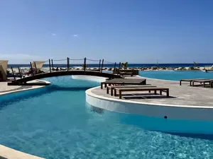 Zwembad hotel Royal Horizon Ponta Sino