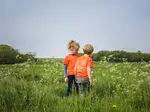 Lees hier alles over wandelen met kinderen op Texel. Korte routes voor de kleintjes, leuke wandelingen rondom bosspeelplaatsen of een spannende nachtwandeling!