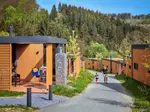 In de prachtige natuur ligt vakantiepark UplandParcs Sauerland. Het combineert comfort, luxe en duurzaamheid, met kindercottages inclusief glijbaan, kijk snel!