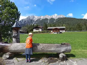 Urlaub am Bauernhof, Emma ging met de kinderen logeren bij Gästehaus Fitsch, een geweldige gastvrije boerderijvakantie met pony's en bosspeeltuin!