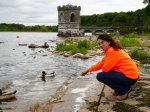 Kim aan de waterkant in Lough Key Forest