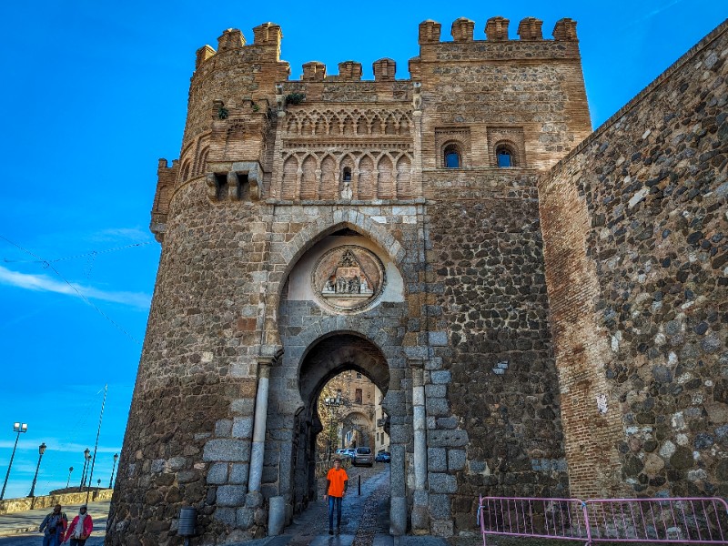 Zeb bij de Puerta del Sol in Toledo