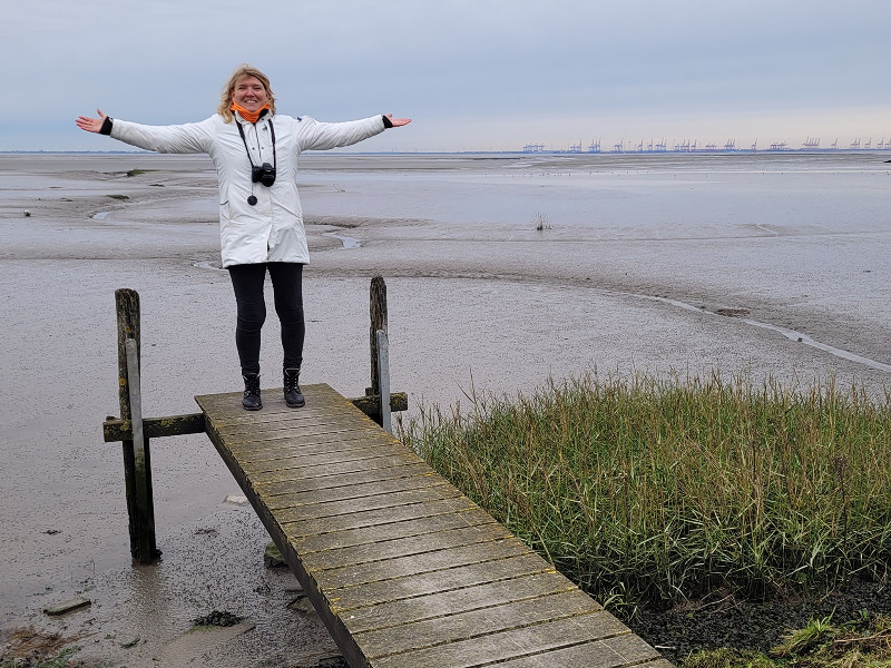 Sabine op de steiger aan de Waddenzee in Butjadingen