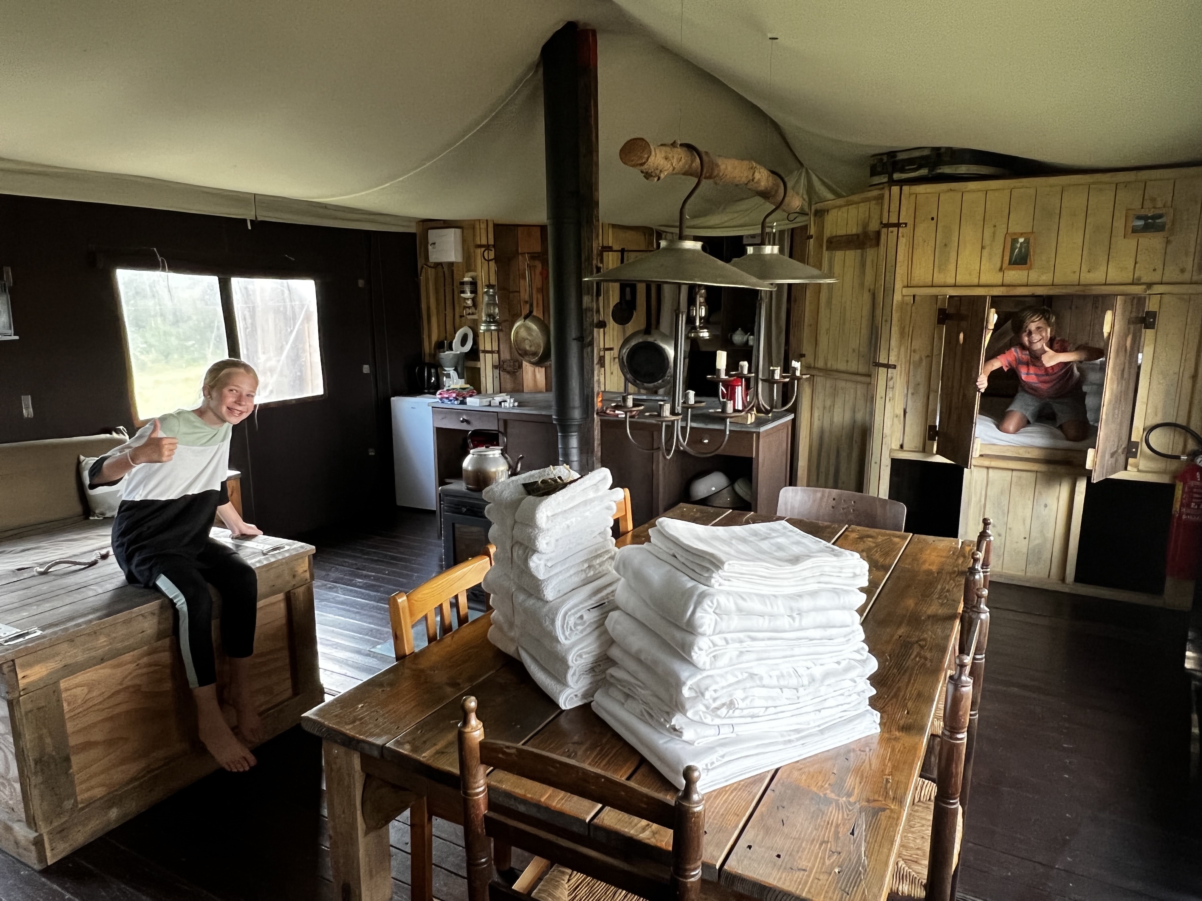 Wij gingen kamperen bij Bonneblond in de Franse Auvergne. Een paradijs voor een vakantie met kinderen. Lees onze ervaring.