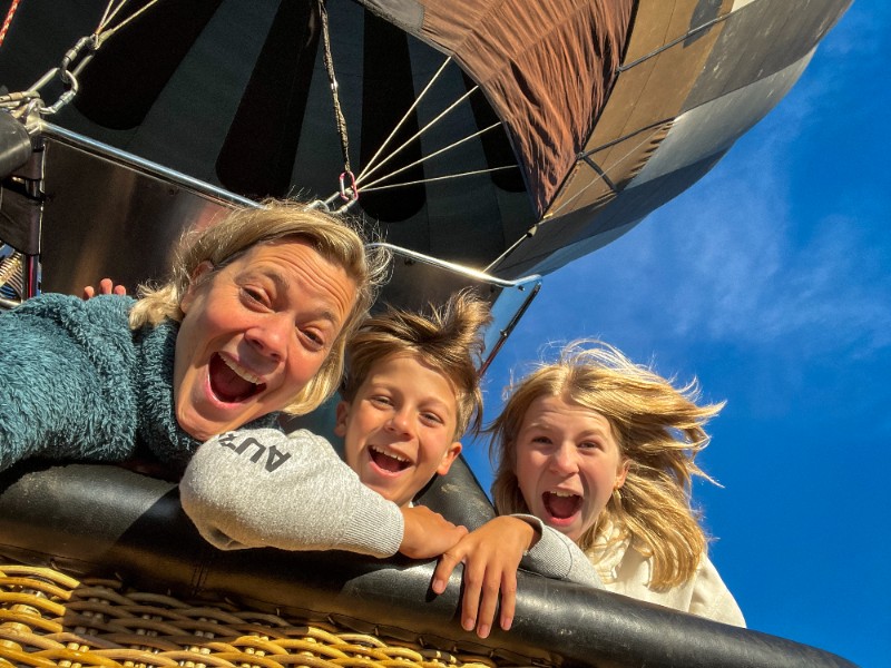 Een unieke ervaring voor het hele gezin: ga ballonvaren boven La Garrotxa! Geniet van vulkanen, de Pyreneeën aan de horizon en de opkomende zon.