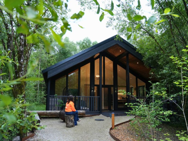 Moderne lodge in privé bos bij Drumhierny Woodland HIdeaway