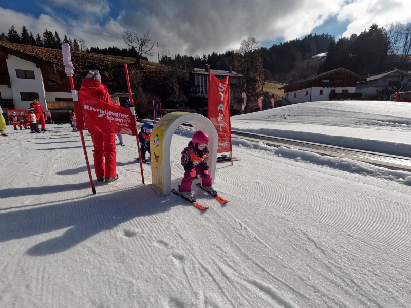 Het grote skigebied Skiwelt Wilder Kaiser - Brixental heeft brede blauwe pistes, skischolen en kinderland. Super kindvriendelijk dus!