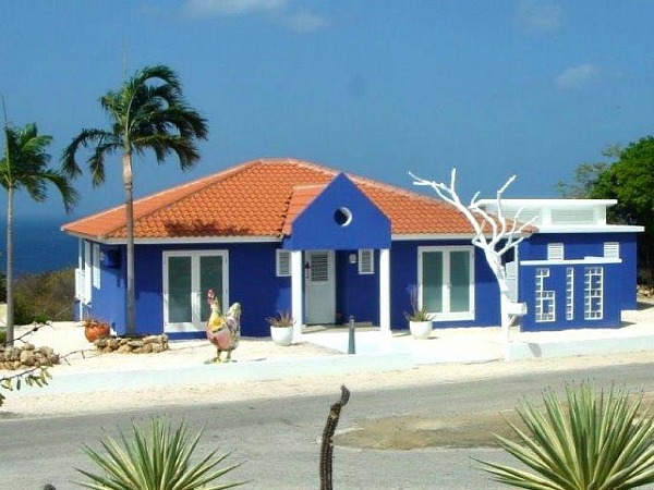 Mooie blauwe huisjes van Coral Estate