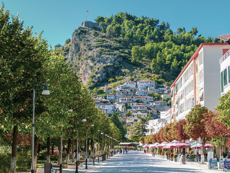 De stad Berat in de gelijknamige regio in het binnenland van Albanië