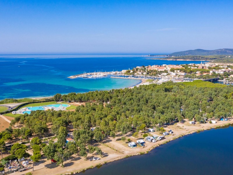De schitterend gelegen familiecamping Laguna Blu, op het Italiaanse Sardinië
