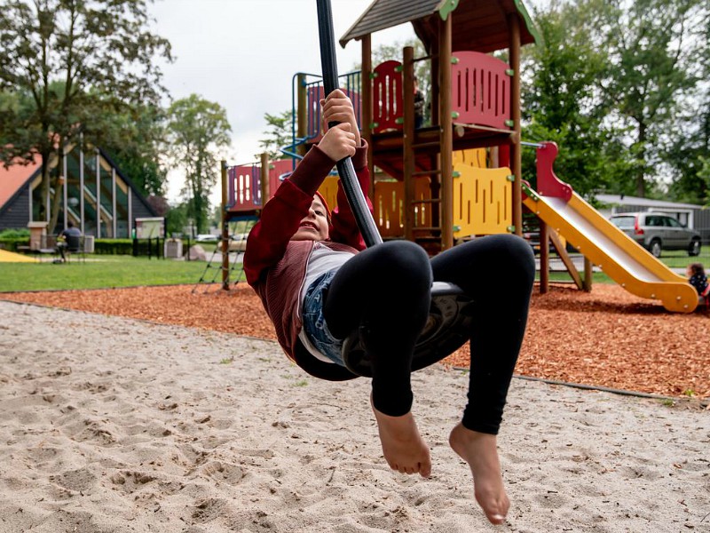 Spelen in de speeltuin van Landal de Amerongse berg