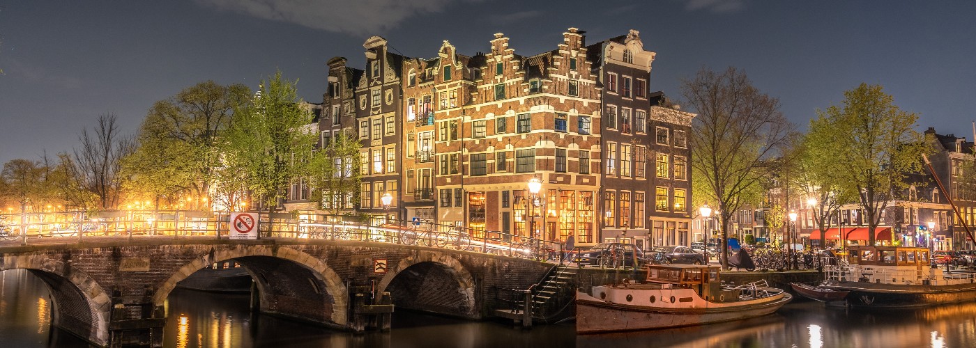 Amsterdam in de avond