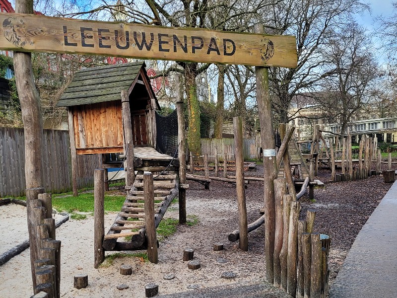 Een speeltuin in ZOO Antwerpen
