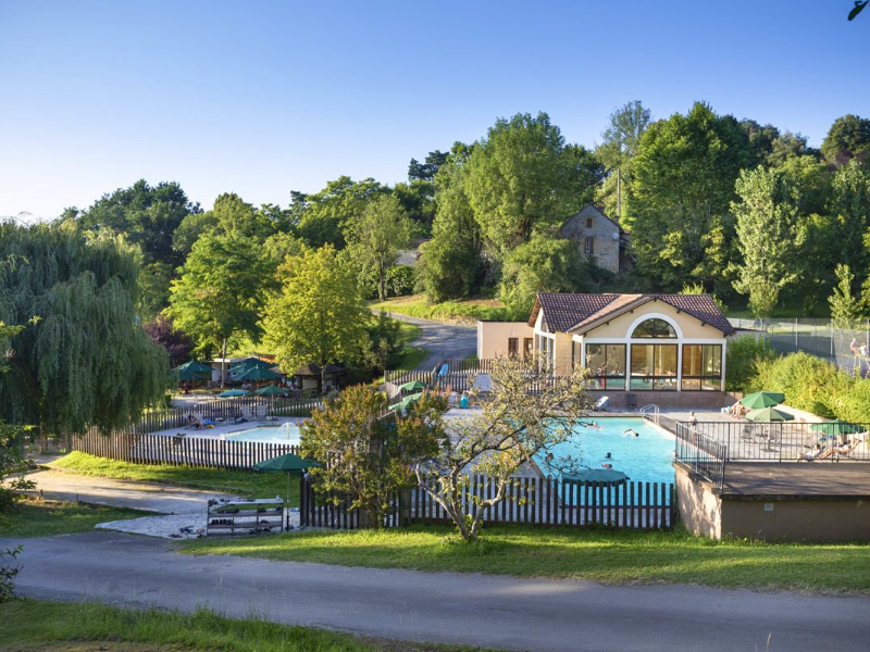 Kindvriendelijke en schaduwrijke camping aan de rand van Sarlat.