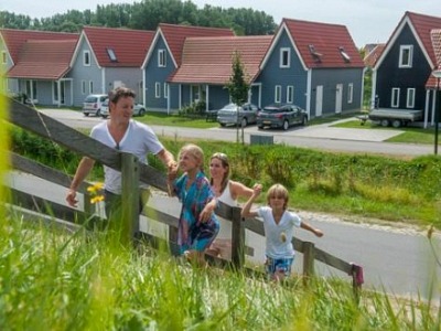 Even over de dijk klimmen om naar het strand te gaan