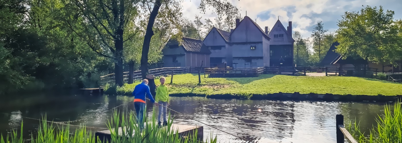 Varen naar onze middeleeuwse vakantiebestemming: Gravendam in het Archeon