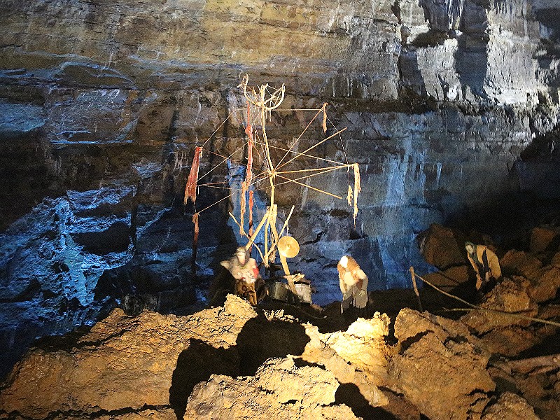 Trollen in de Grotten van Han