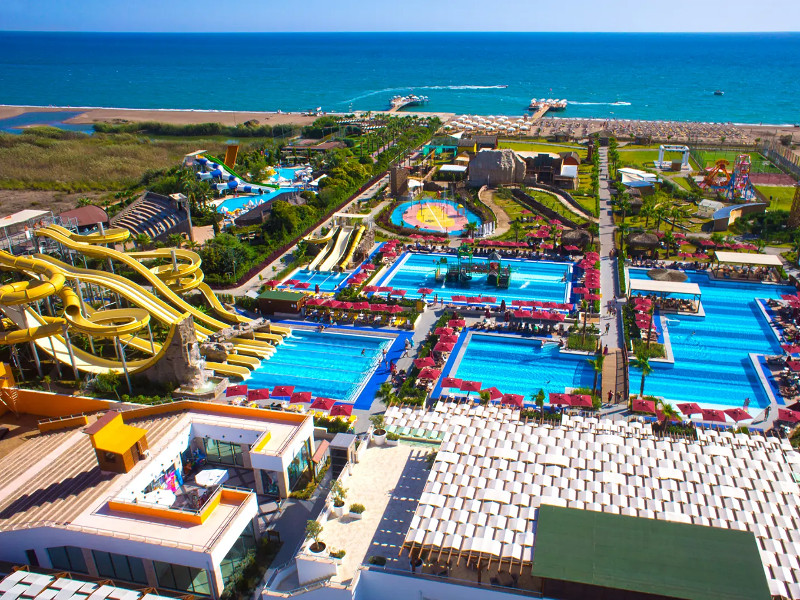 Zwembaden van het Aska Lara Resort