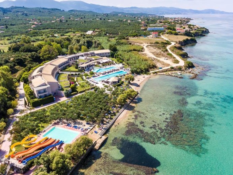 Blue Lagoon Resort zwembad en het hotel
