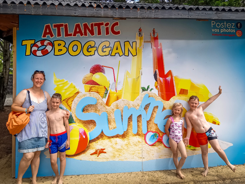 Atlantic Toboggan is een super leuk waterpark in het hart van de Vendée. Met o.a. 12 bijzondere waterglijbanen, een wildwater rivier en golfslagbad. Lees meer.