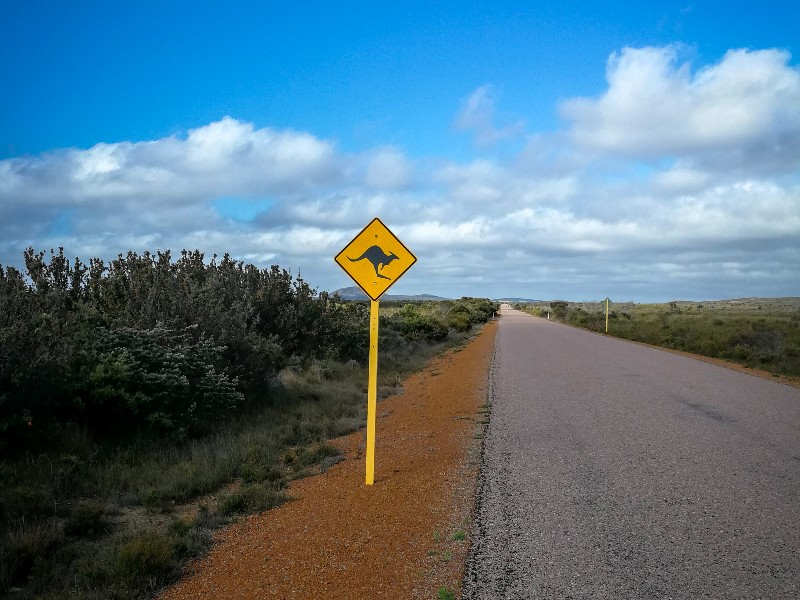 bord langs de weg