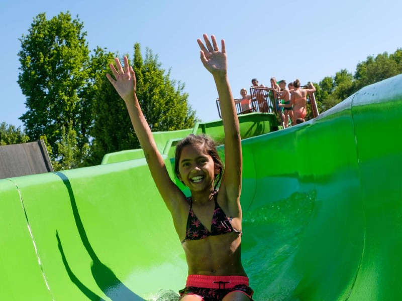 Glijbaan van het buitenbad bij Camping de Belten