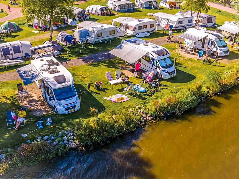 Gezellige camping bij Vakantiepark Bergumermeer