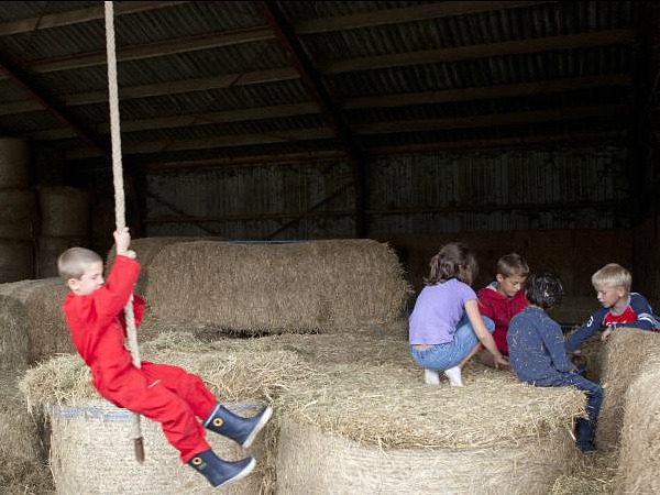 spelen in de hooischuur