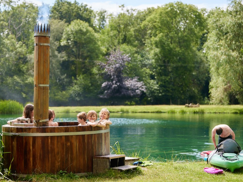 kinderen in hottub boerenbed