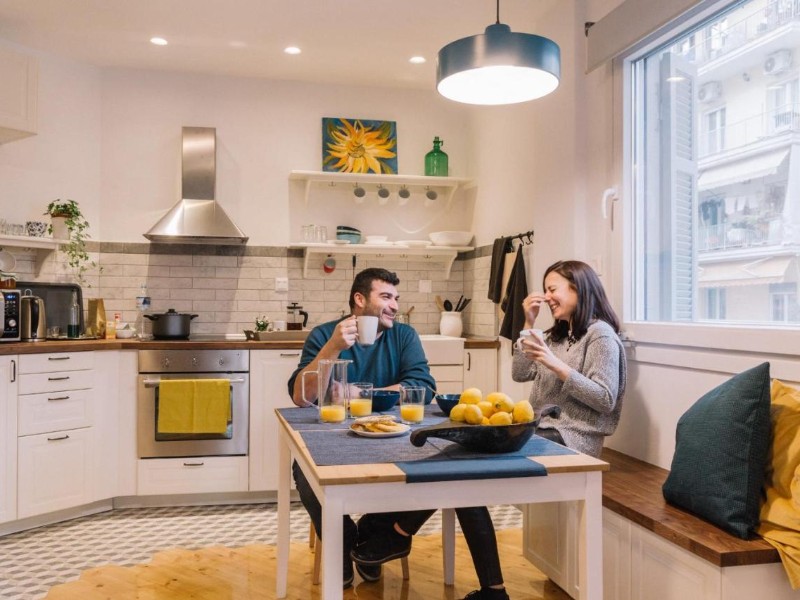 De grote keuken van één van de familieappartementen in Thessaloniki, The 4 travellers