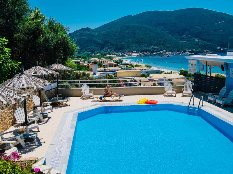 Het prachtig gelegen hotel Ponti Beach op Lefkas