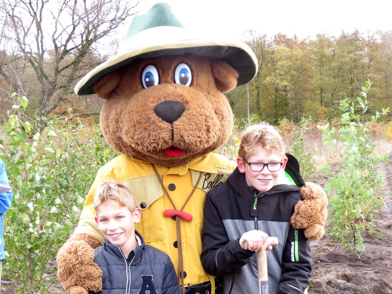 Bollo met onze jongens bij de boomplantdag