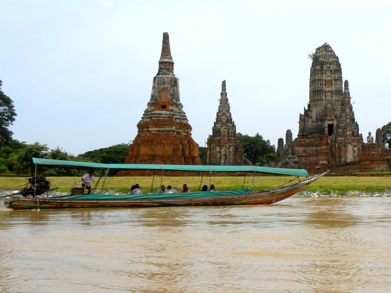 Varen langs de tempels in Ayutthaya