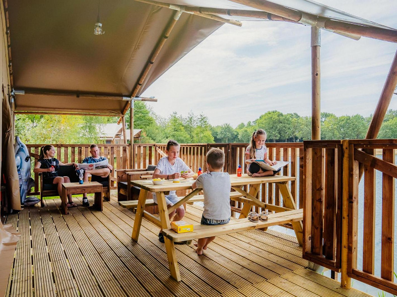 Glampingtent aan het water bij BreeBronne