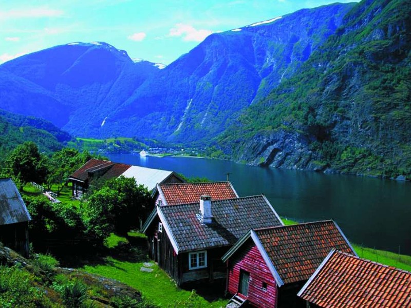 huisjes langs een rivier in frida