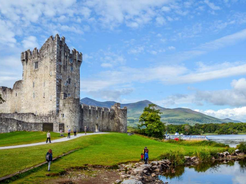 Ross Castle in Ierland kan je bezoeken tijdens de rondreis Ailish van Buro Scanbrit
