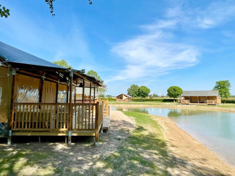Safaritent op camping Betuwe aan het water.
