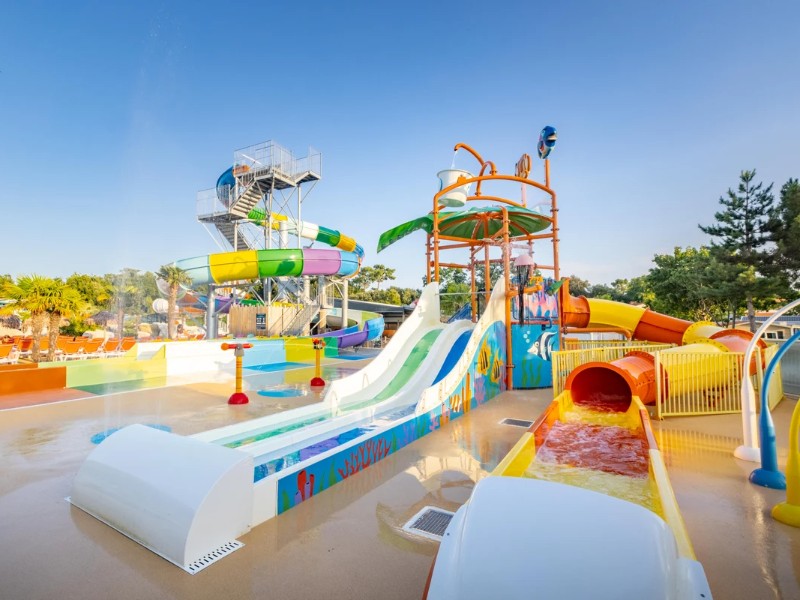 Glijbanen bij camping club les brunelles