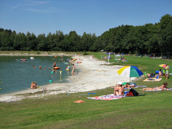 Strandje bij Camping de Watermolen