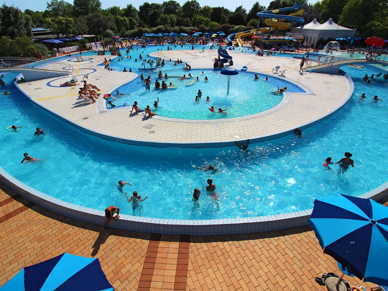 Een gedeelte van het waterpark bij camping Villaggio Turistico Europa