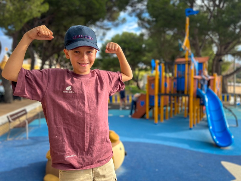 Ontdek Sant Feliu de Guixols aan de Costa Brava met kinderen, dé gezinsbestemming voor strand, cultuur en avontuur. Van snorkelen en kajakken tot Via Ferrata!