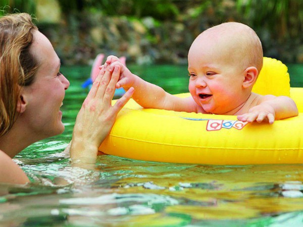 Babyzwemmen bij Center Parcs