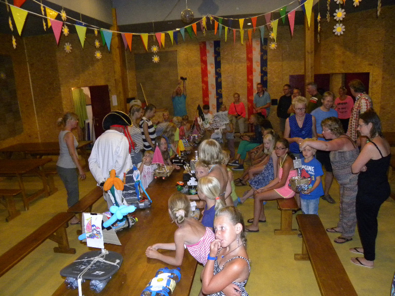 Knutselen bij camping Chvalsiny