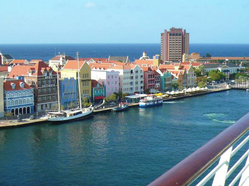Curacao vanuit een cruiseschip